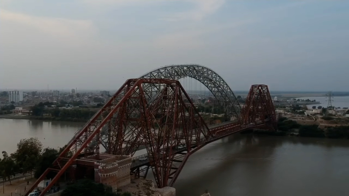 Sukhar Lens Down Bridge.jpg