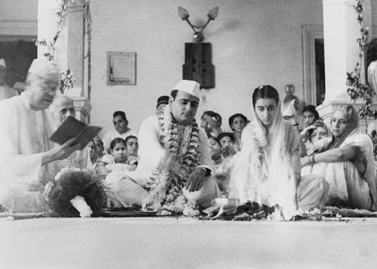 The_marriage_ceremony_of_Feroze_Gandhi_and_Indira_Gandhi,_March_26,_1942_at_Anand_Bhawan,_Allahabad.jpg