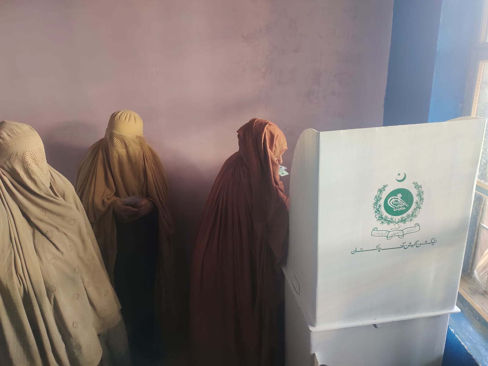 peshawar election voting 