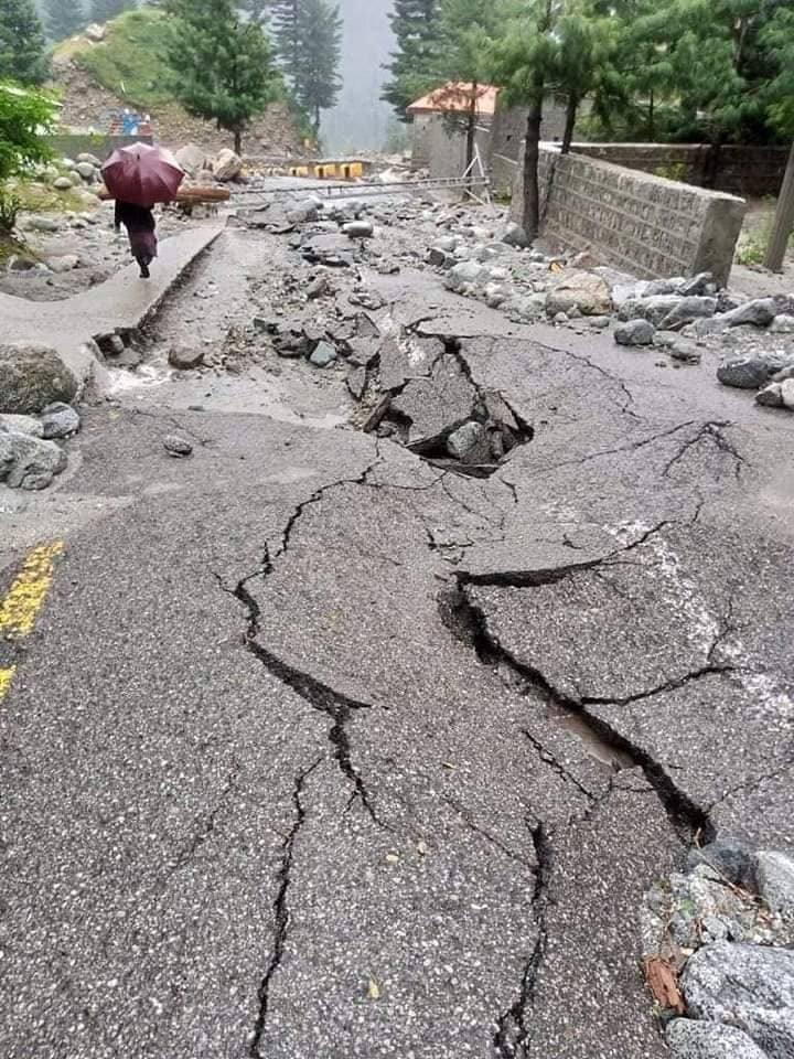 Swat Flood Road Crack-2