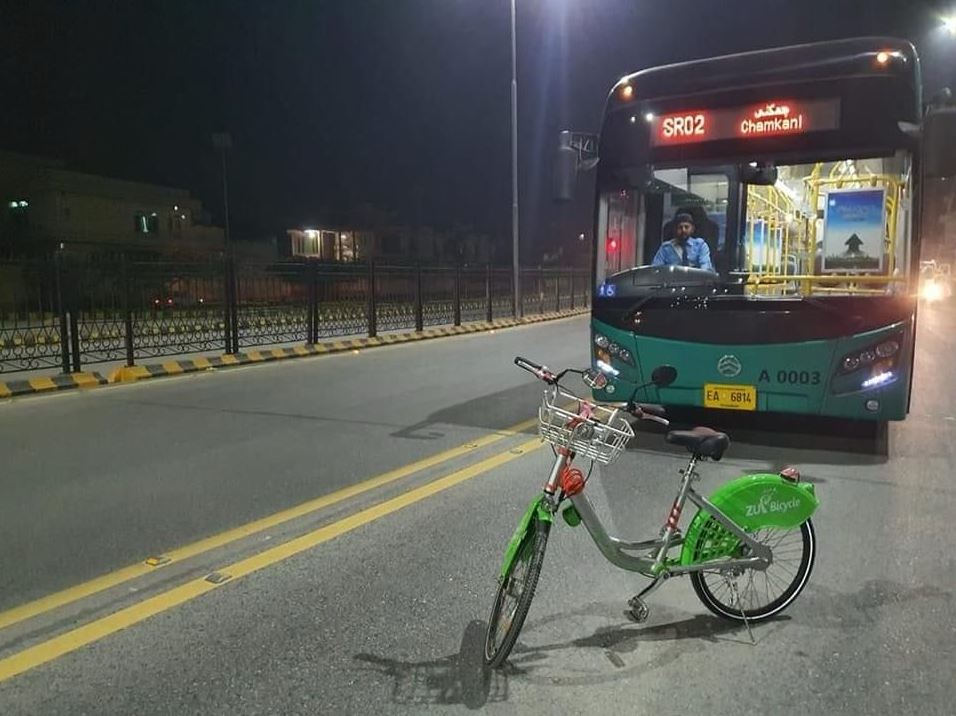 ZU BIKES & BUS.JPG