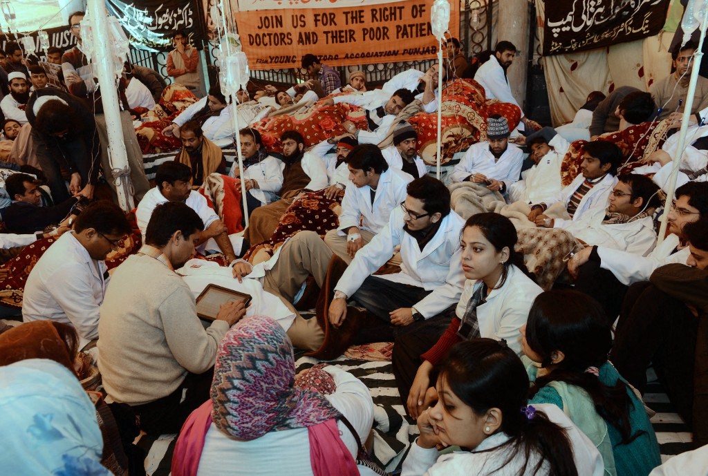 doctors on strike in Lahore 2013.jpg