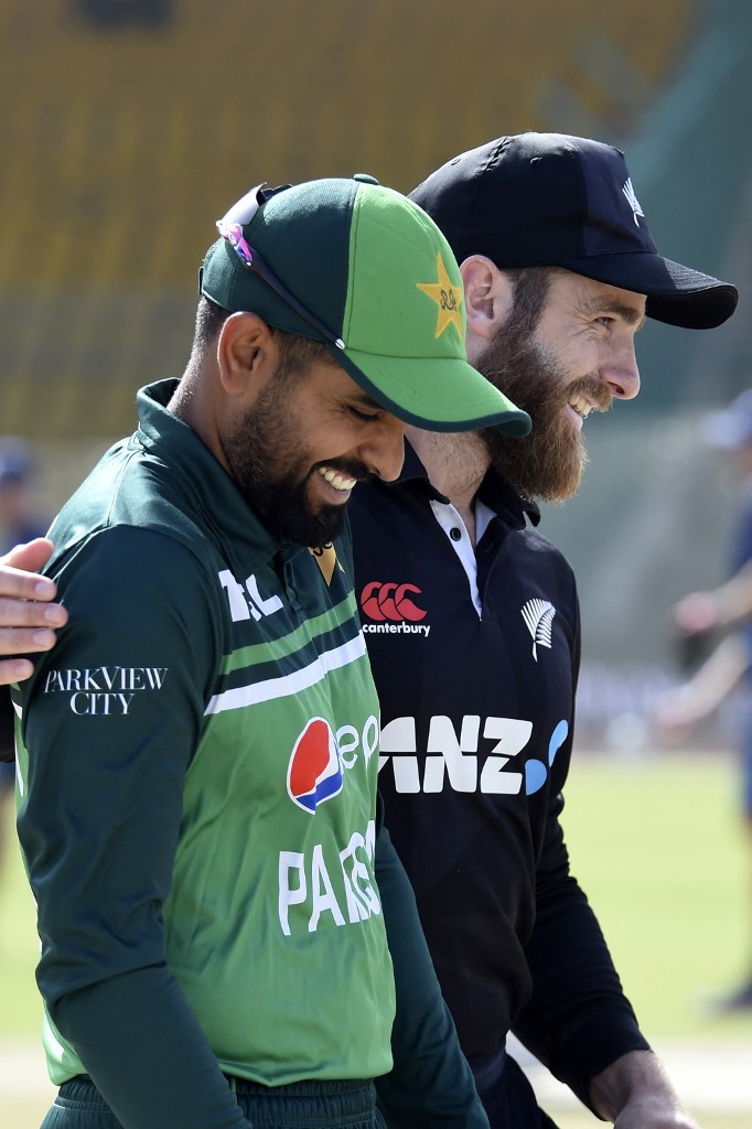 babar and NZ captain.jpg
