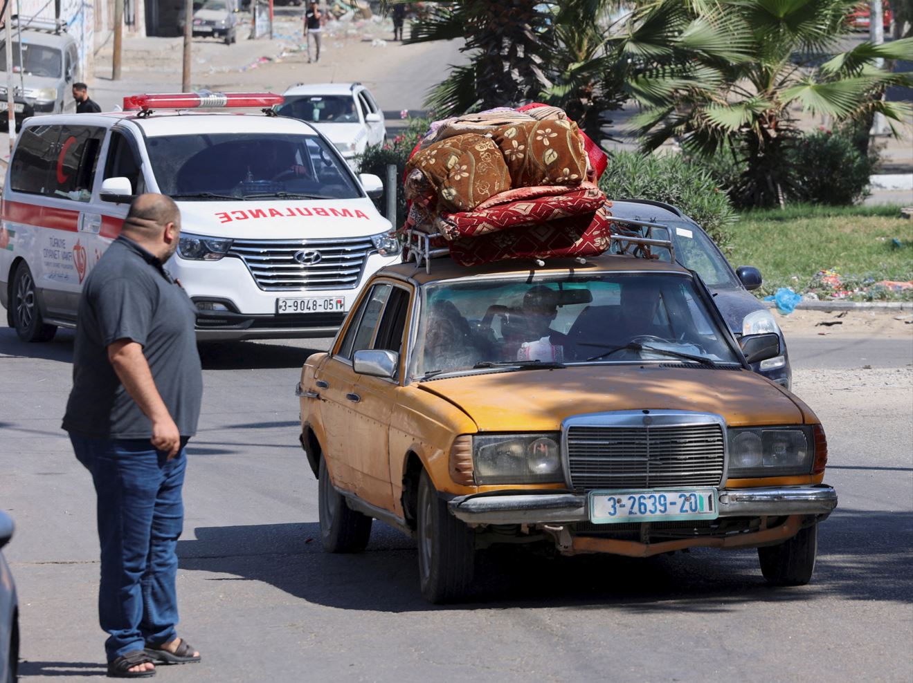 PALESTINIANS FLEEING.JPG