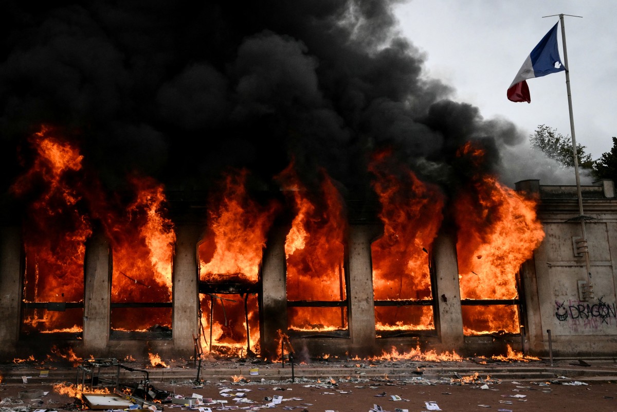 france protest2.jpg