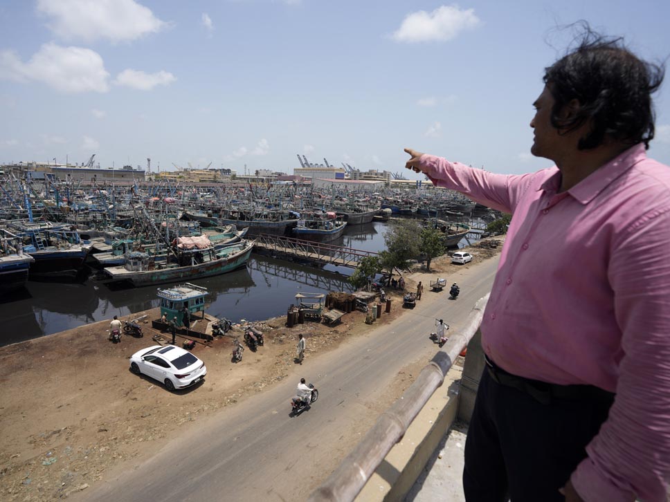 Karachi Cyclone Boats .jpg