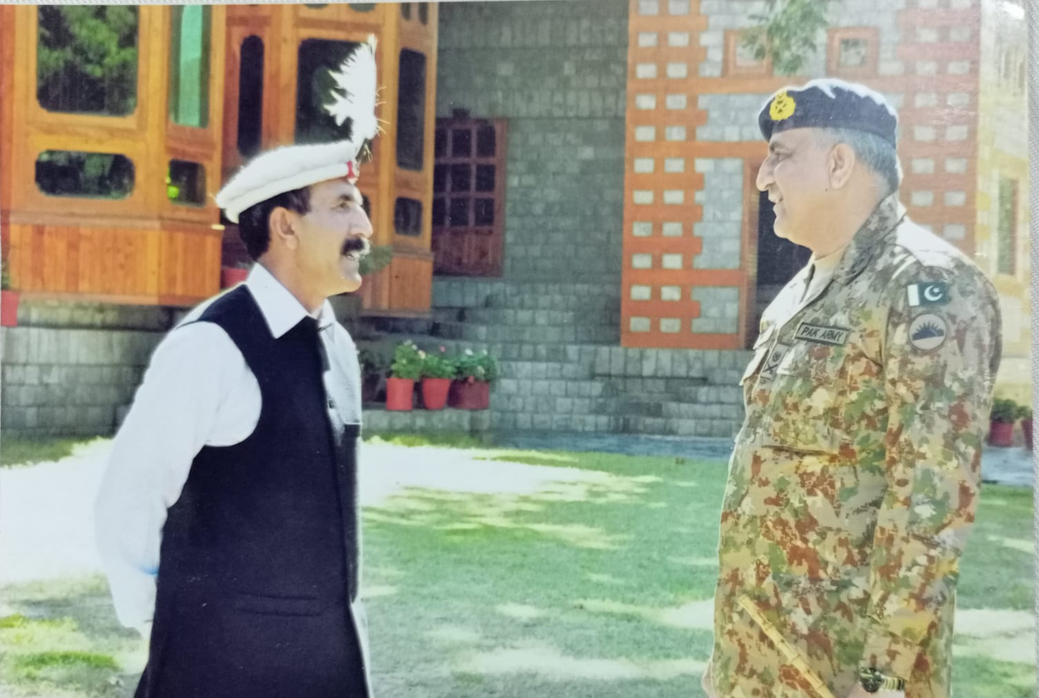 with general bajwa.jpeg